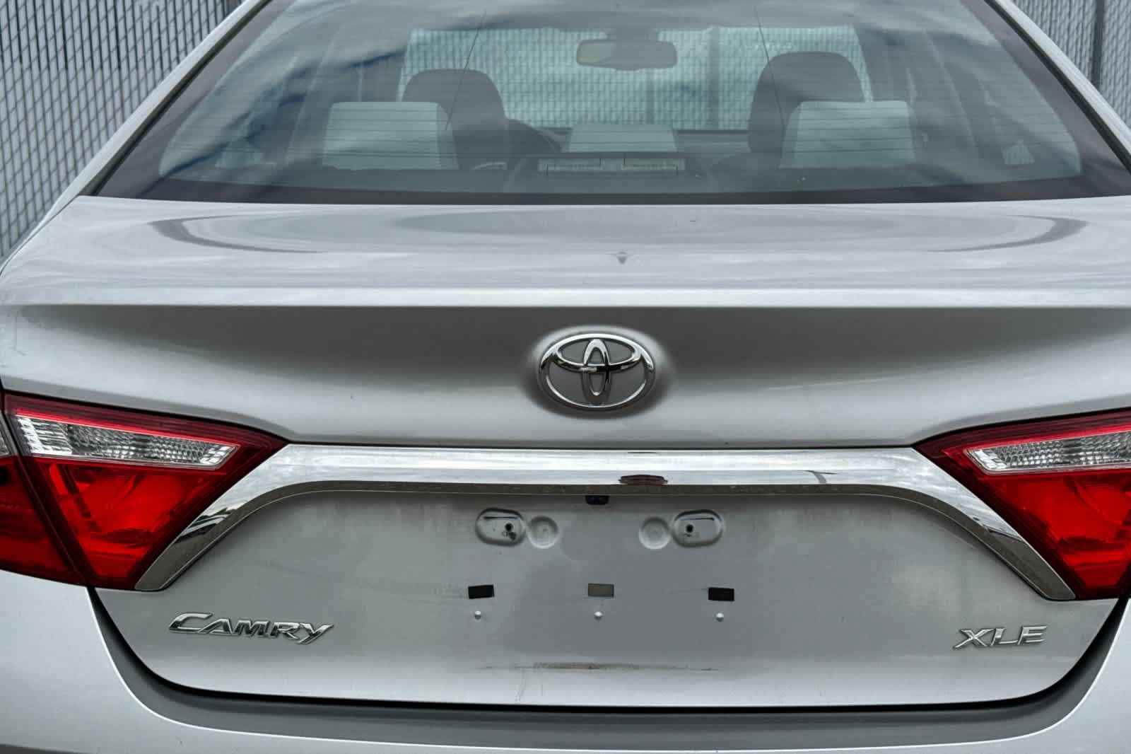 Used 2017 Toyota Camry XLE w/ Moonroof Package FWD image 22