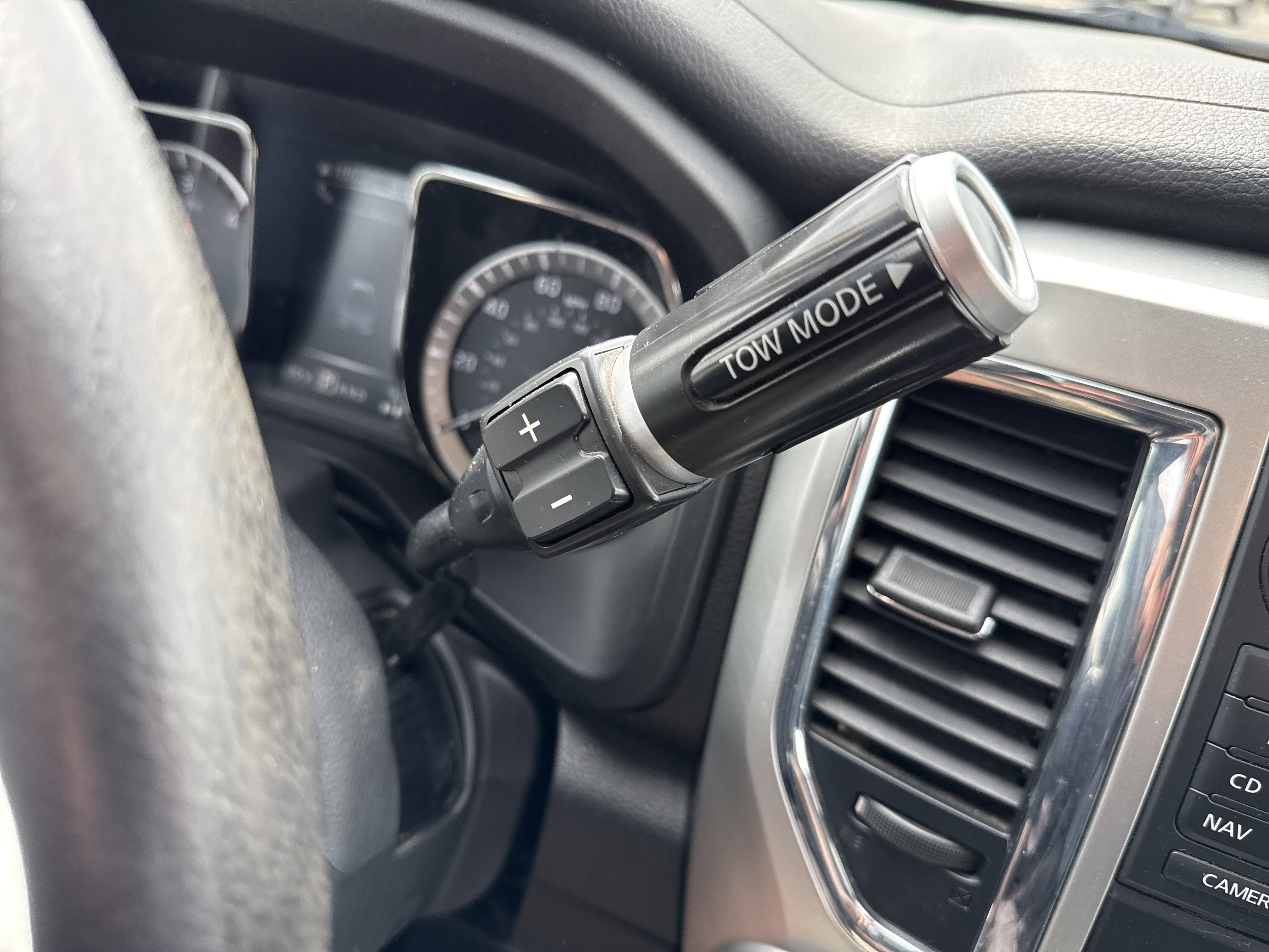 Used 2018 Nissan Titan SV w/ SV Convenience Package AWD/4WD image 23