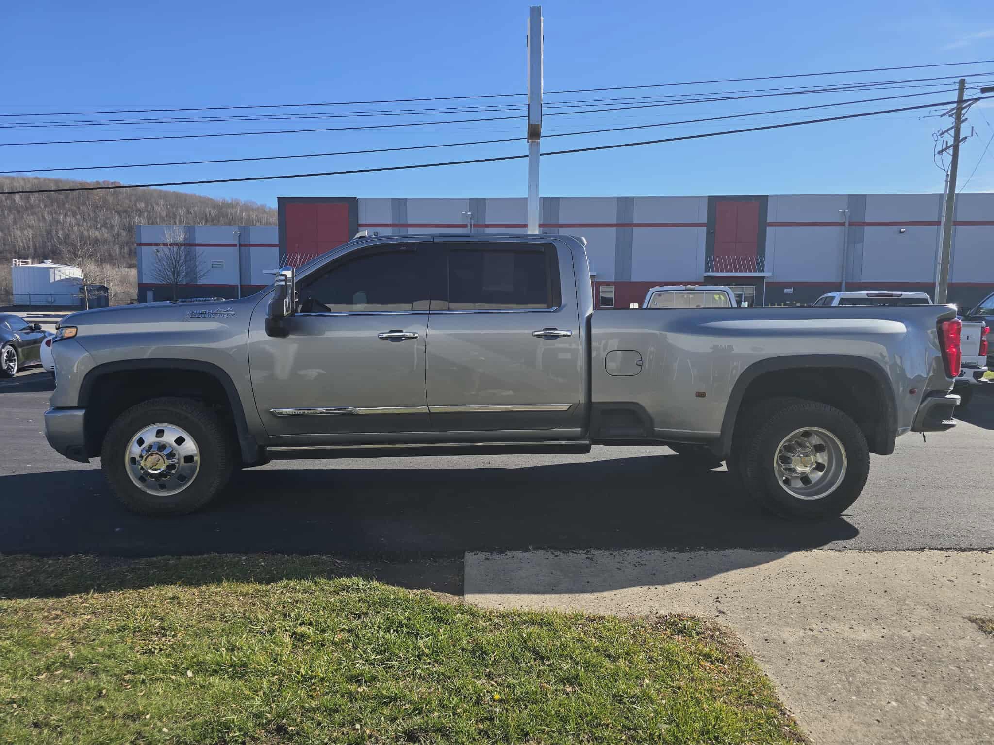 Used 2024 Chevrolet Silverado 3500 High Country w/ High Country Premium Package image 6