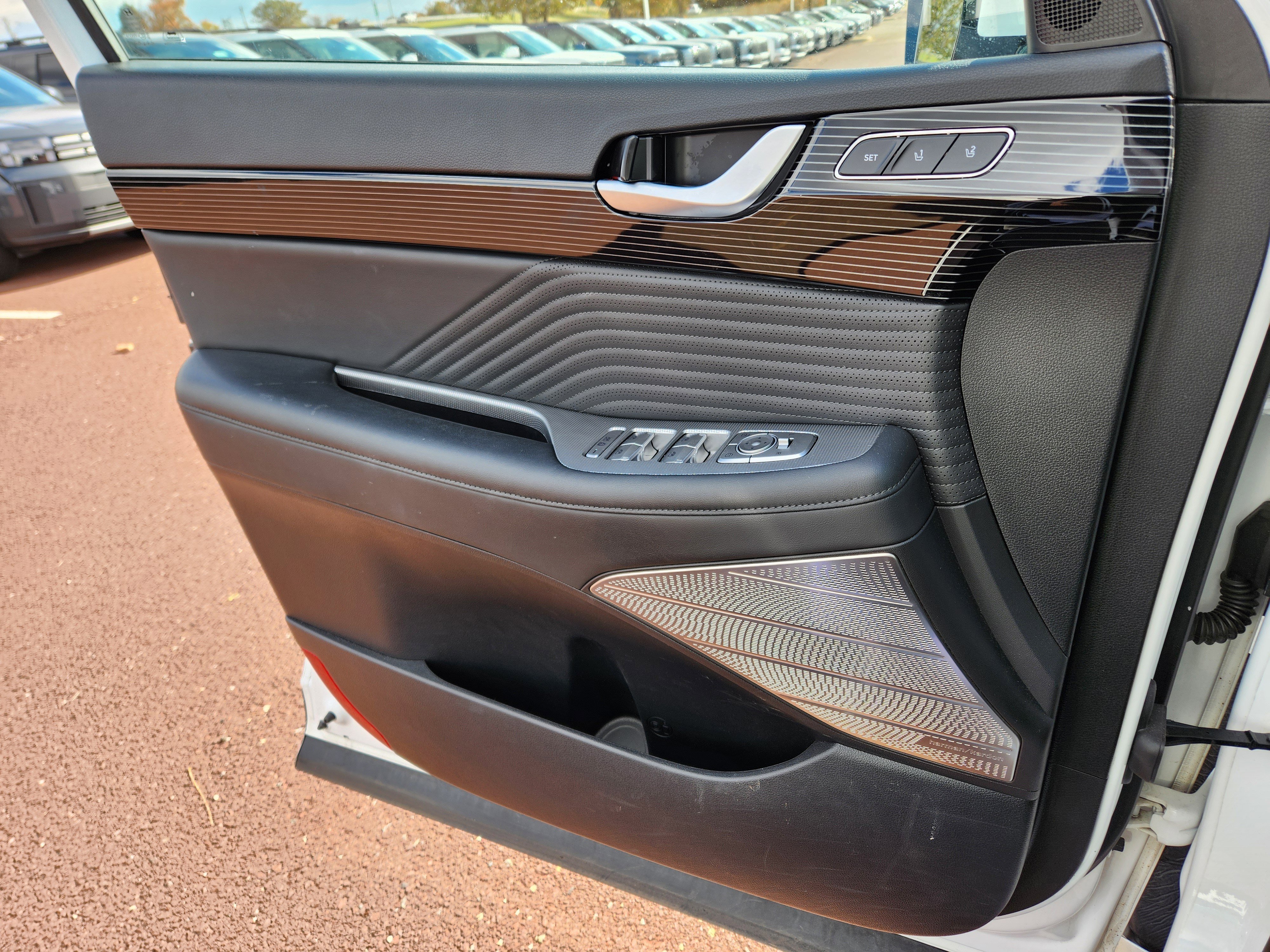 Used 2023 Hyundai Palisade Calligraphy image 25