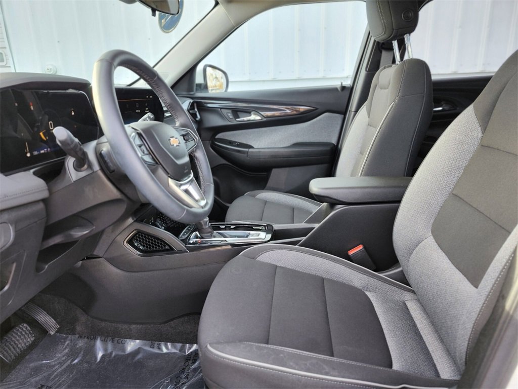 Used 2024 Chevrolet TrailBlazer LT w/ LT Cold Weather Package image 16