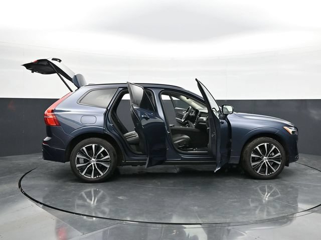 Used 2025 Volvo XC60 B5 Plus AWD/4WD image 43