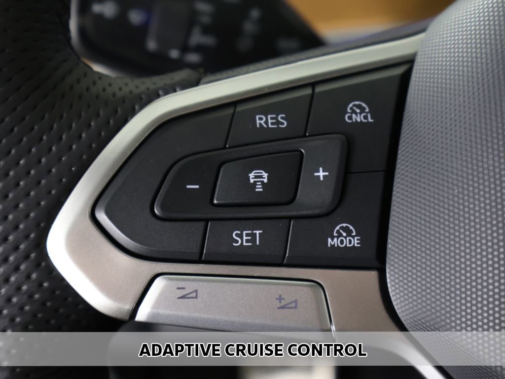 Used 2026 Volkswagen Tiguan SEL R-Line AWD/4WD image 6
