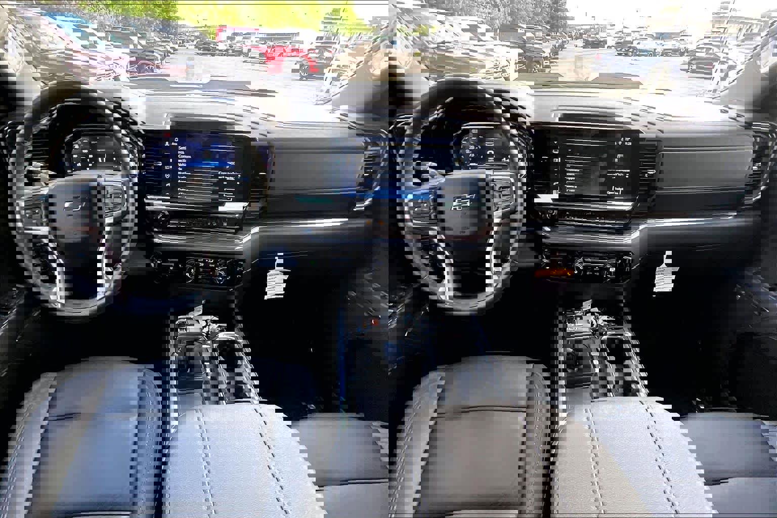 Used 2024 Chevrolet Silverado 1500 LT Trail Boss w/ LT Trail Boss Premium Package AWD/4WD image 16