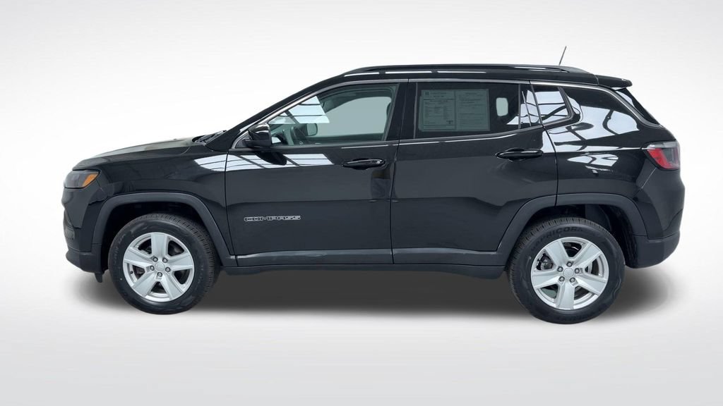 Used 2022 Jeep Compass Latitude w/ Sun and Sound Group AWD/4WD image 5