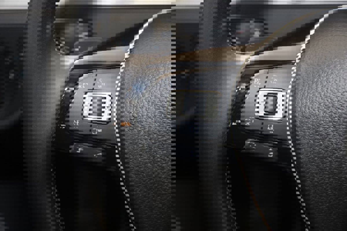 Used 2017 Volkswagen Golf Wolfsburg Edition image 32