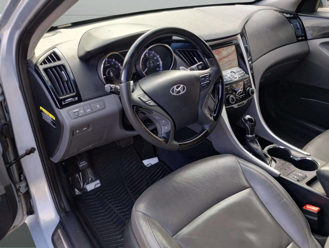 Used 2012 Hyundai Sonata Limited w/ Navigation Pkg image 14