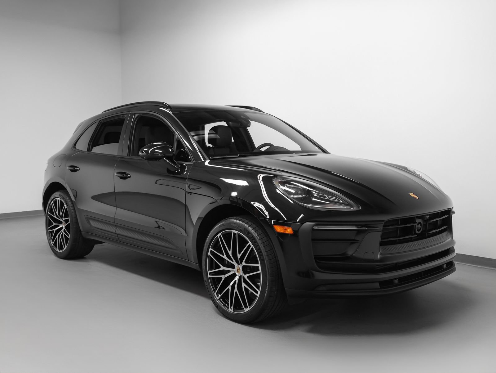 Certified 2024 Porsche Macan AWD/4WD image 10