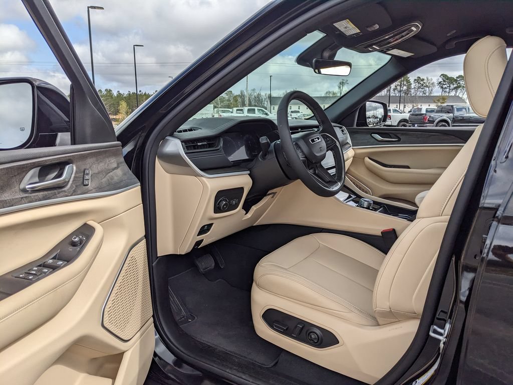 New 2026 Jeep Grand Cherokee Limited RWD image 34
