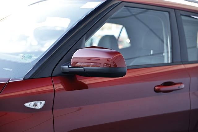 Used 2024 Hyundai Venue Limited image 11