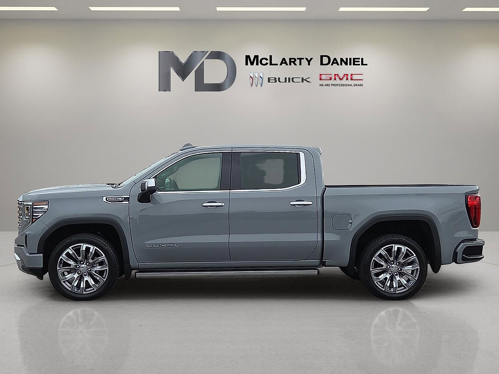 Used 2024 GMC Sierra 1500 Denali w/ Denali Reserve Package image 3