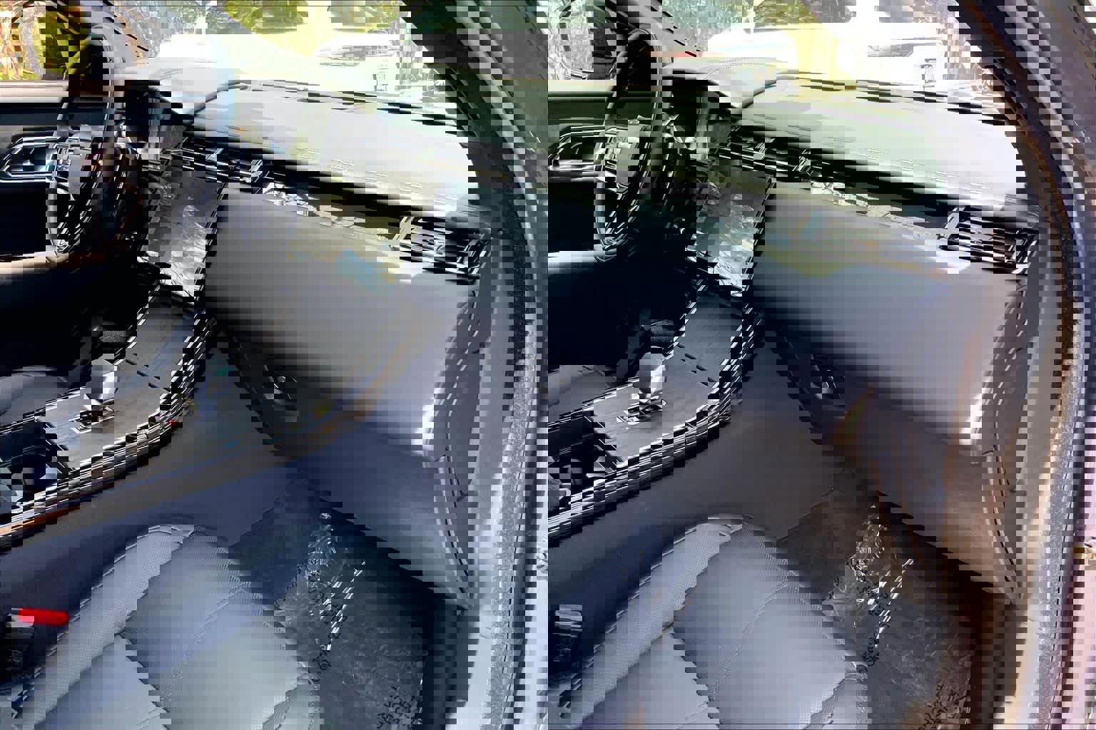 Used 2026 Land Rover Range Rover Velar Dynamic SE image 18