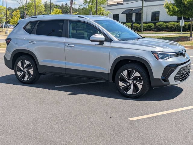 New 2026 Volkswagen Taos SE AWD/4WD image 2