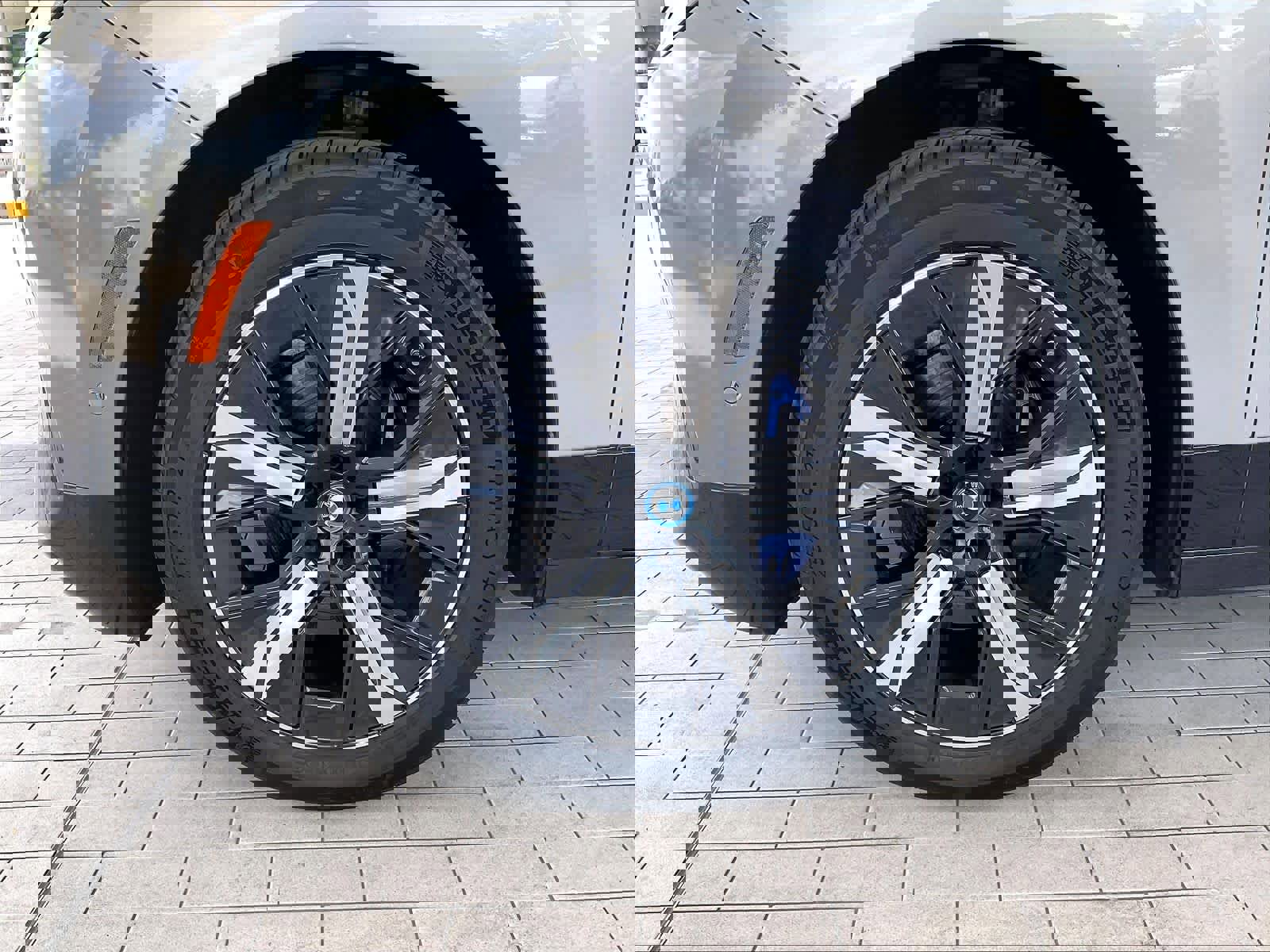 Used 2024 BMW iX xDrive50 w/ Sport Package image 11