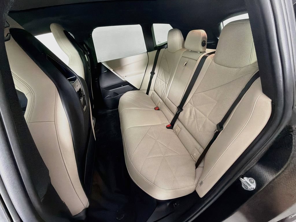 Used 2024 BMW iX xDrive50 w/ Premium Package AWD/4WD image 26