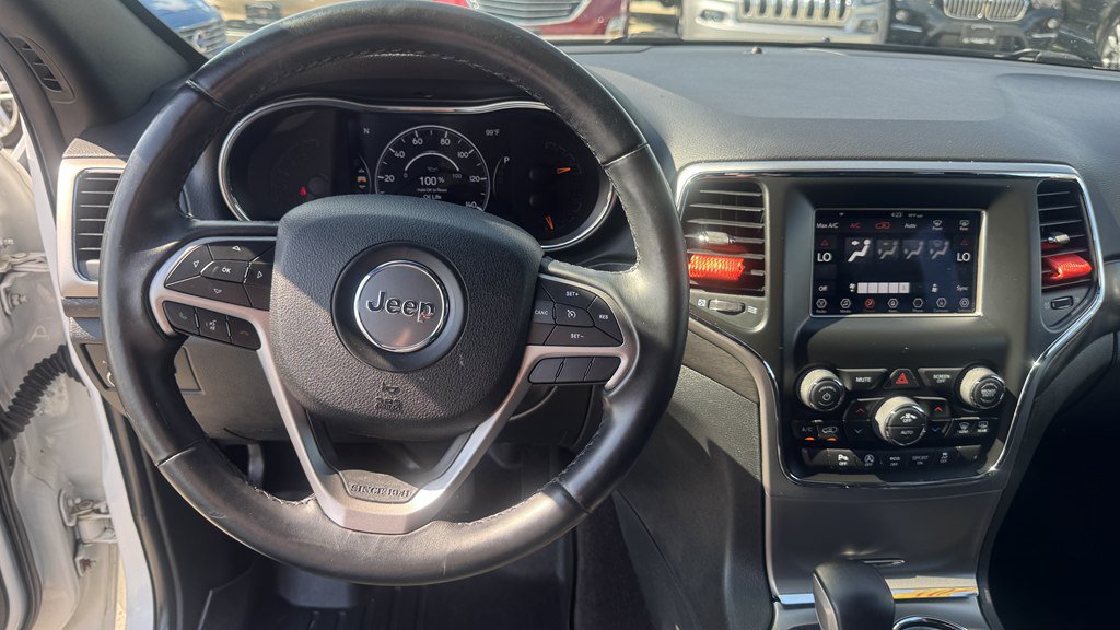 Used 2018 Jeep Grand Cherokee Laredo AWD/4WD image 17