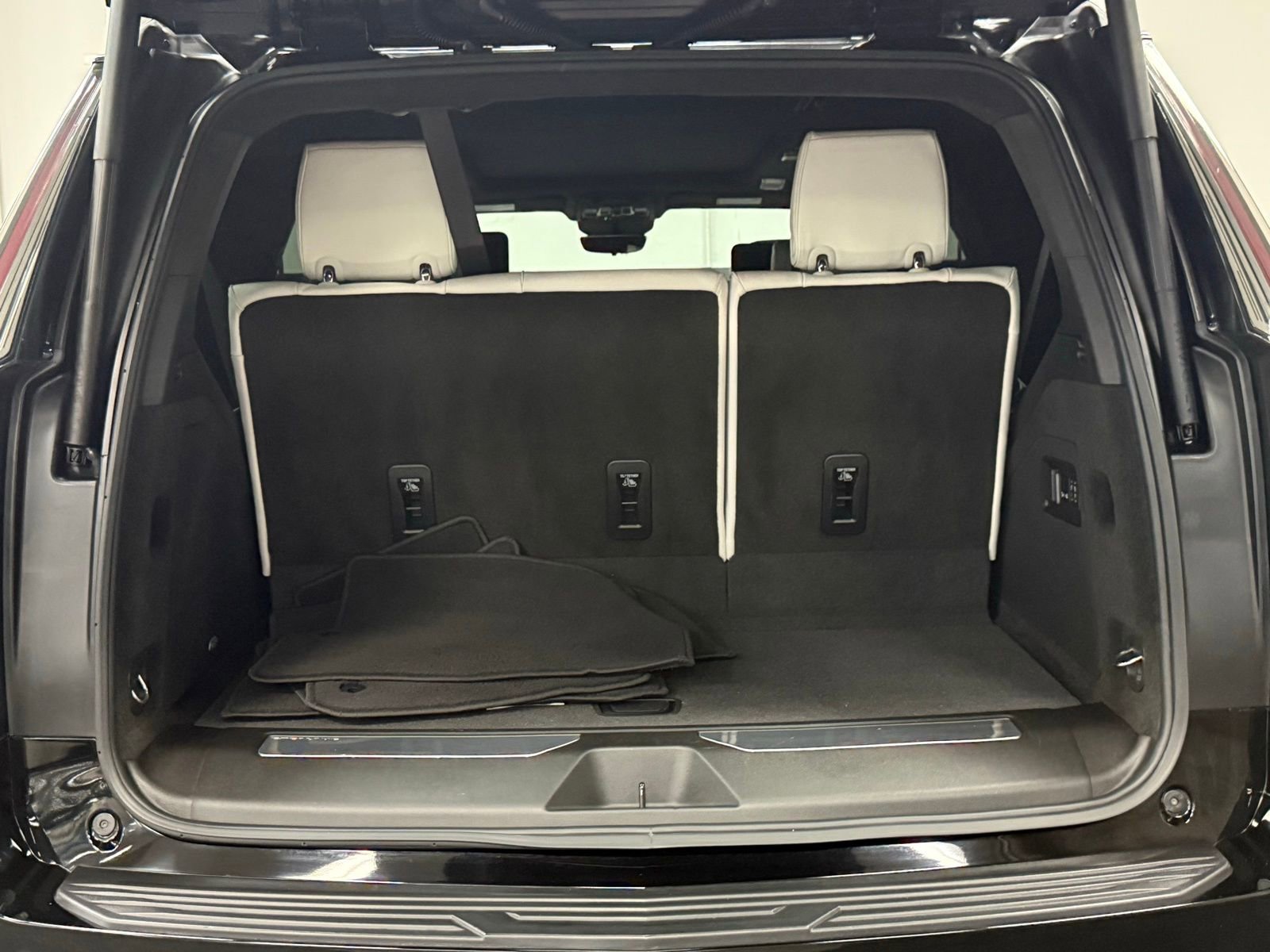 Used 2025 Cadillac Escalade Sport Platinum image 14