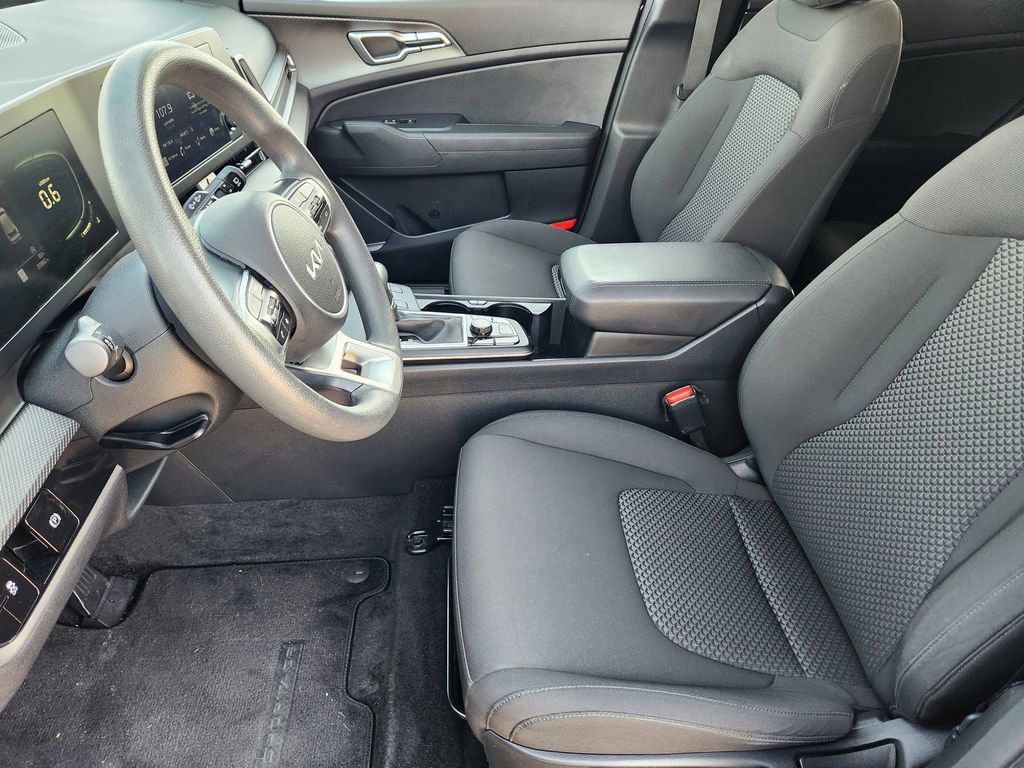 Used 2025 Kia Sportage LX FWD image 13