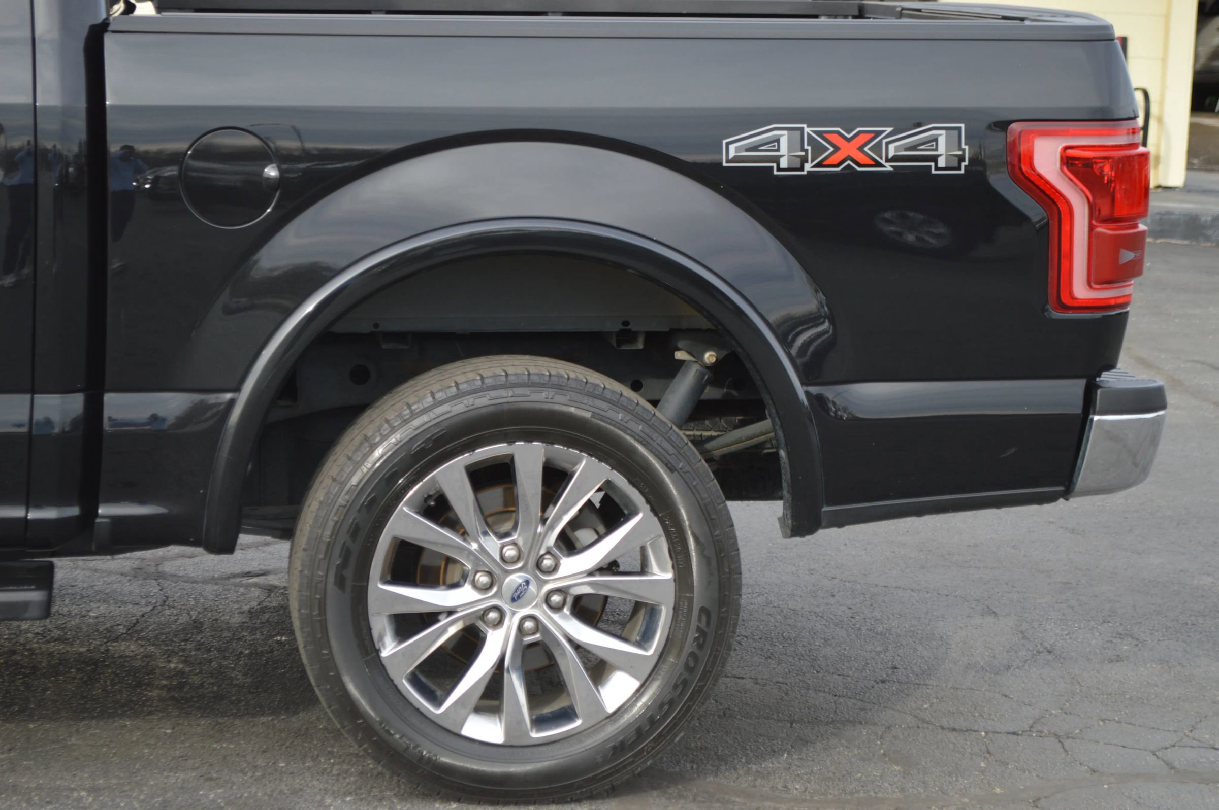 Used 2015 Ford F150 Lariat w/ Equipment Group 502A Luxury image 5