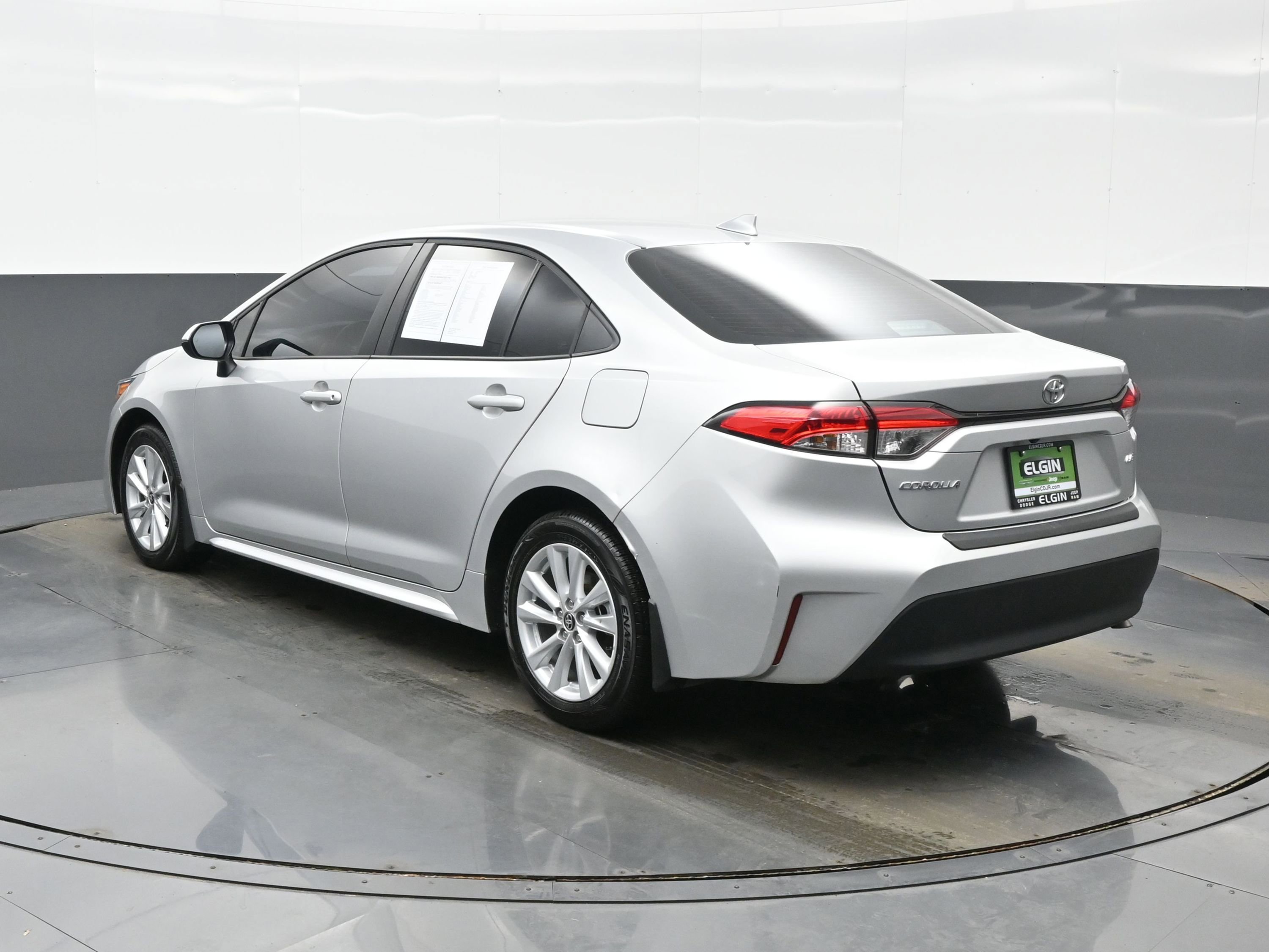 Used 2025 Toyota Corolla LE w/ LE Premium Package image 4