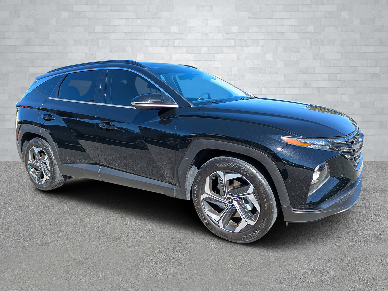 Used 2022 Hyundai Tucson Limited w/ Cargo Package image 2