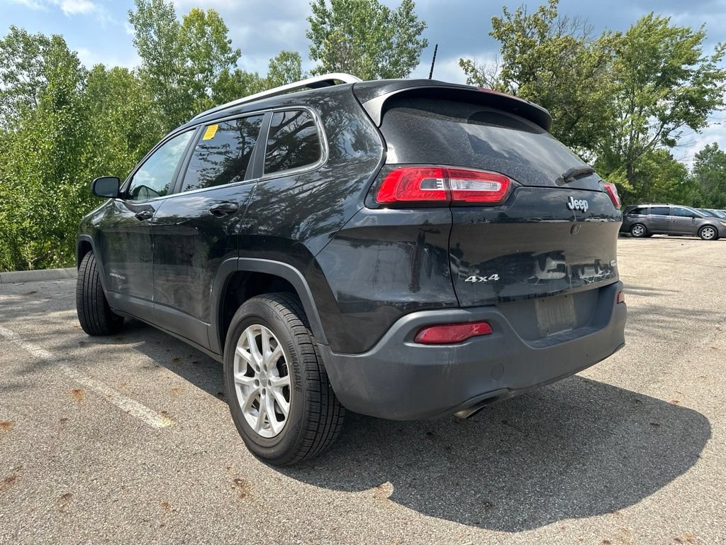 Used 2016 Jeep Cherokee Latitude w/ Cold Weather Group AWD/4WD image 8