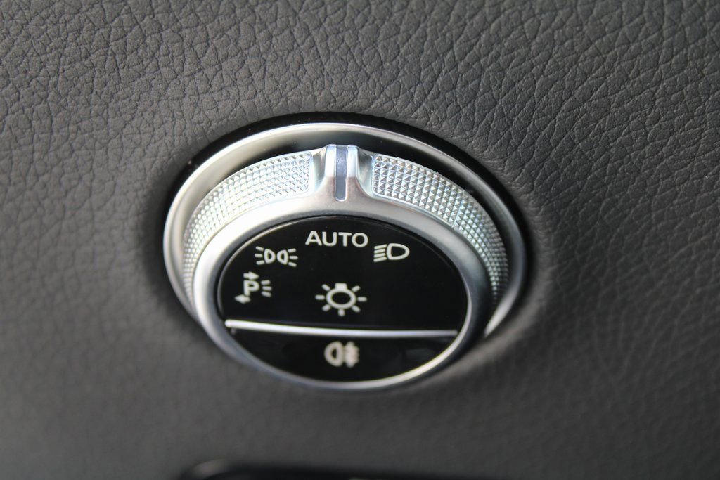 Certified 2025 Mercedes-Benz GLC 350e image 27