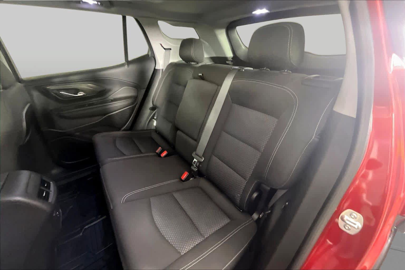 Used 2024 GMC Terrain SLE w/ Driver Convenience Package FWD image 19