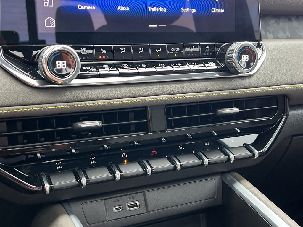 Used 2025 Chevrolet Colorado ZR2 w/ Technology Package image 23