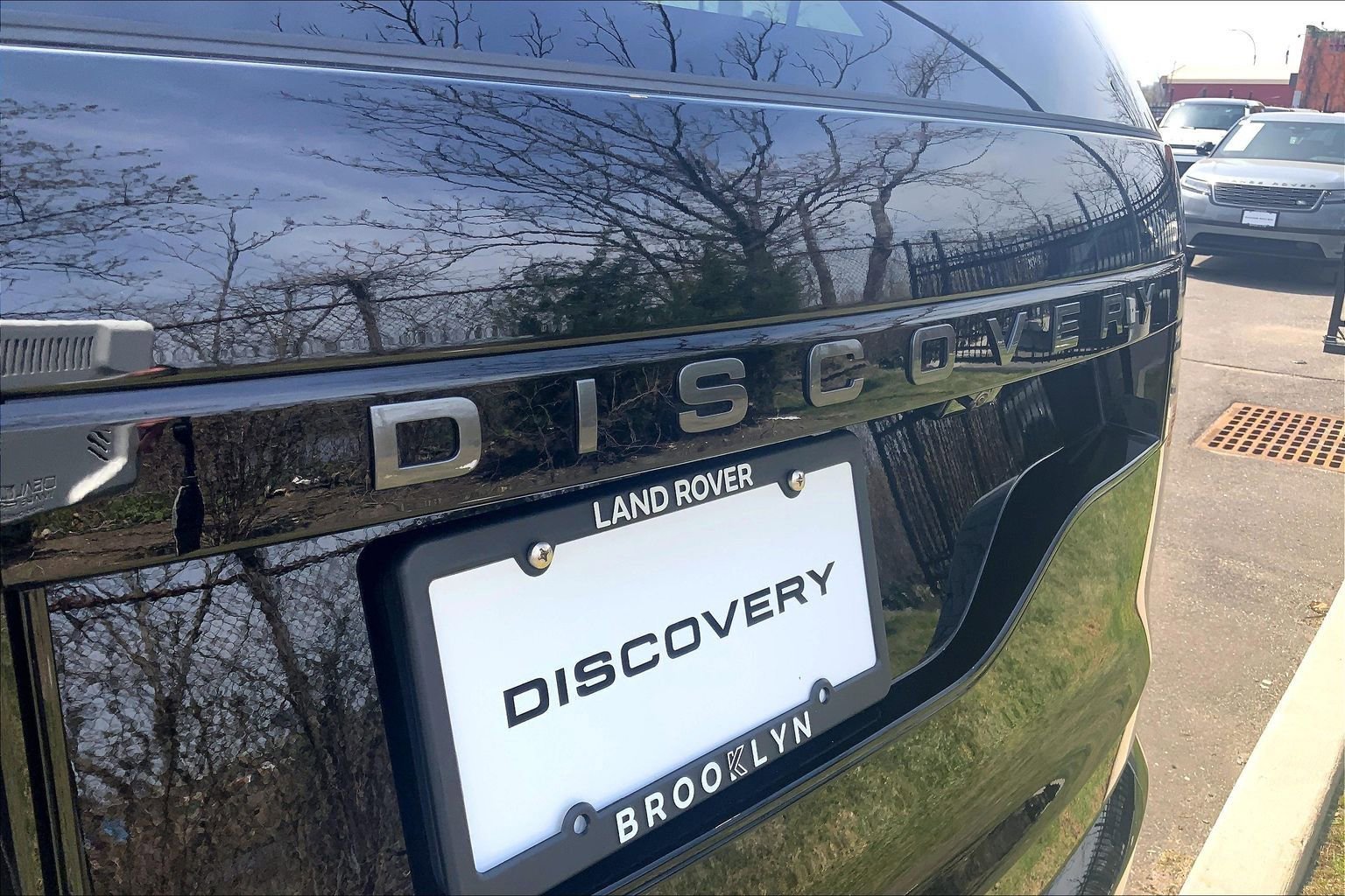Used 2025 Land Rover Discovery Dynamic SE AWD/4WD image 9