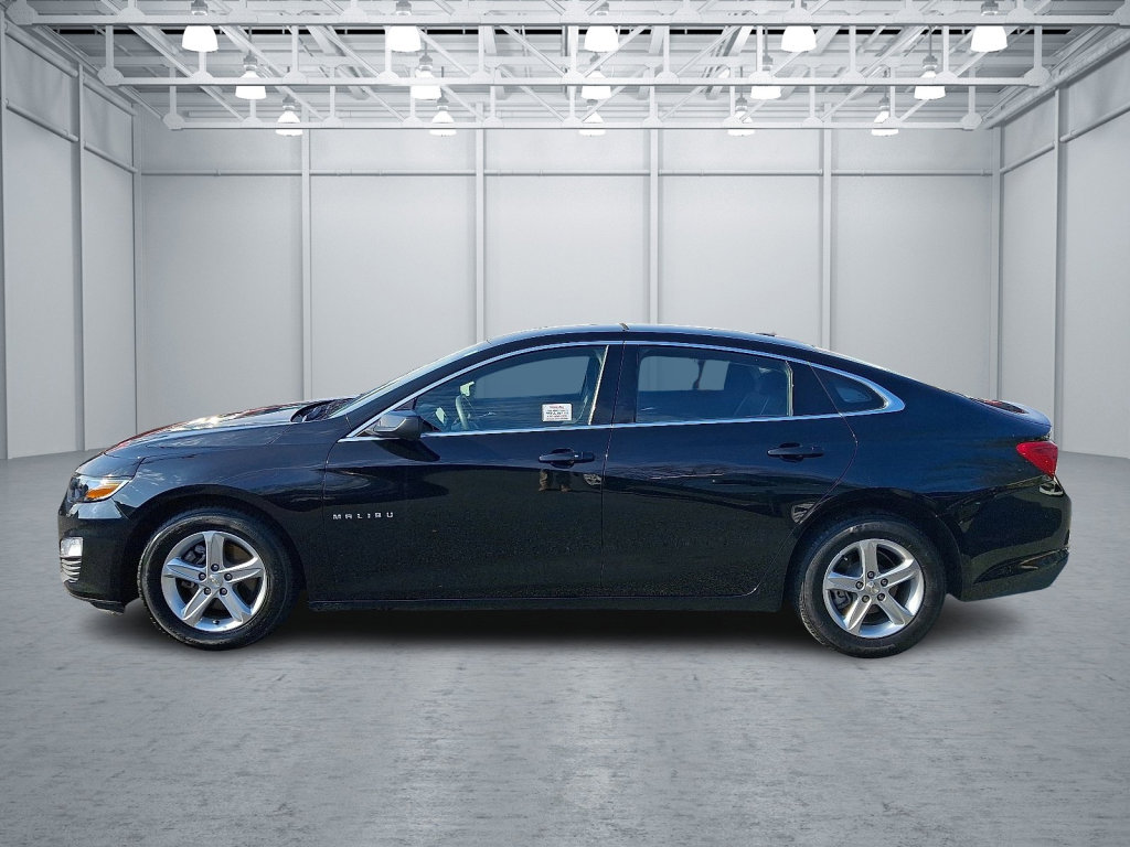 Used 2024 Chevrolet Malibu LT image 2