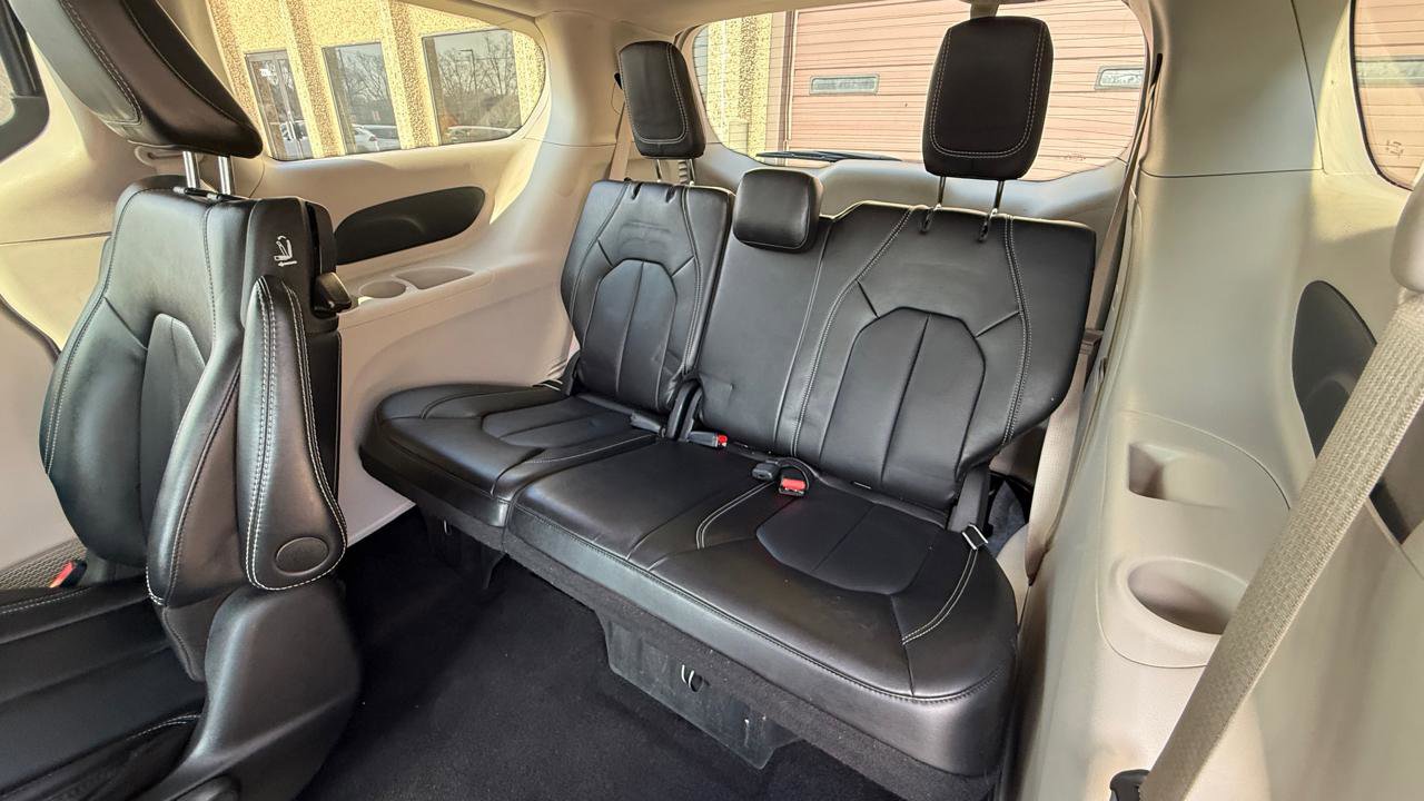 Used 2024 Chrysler Pacifica Select FWD image 21