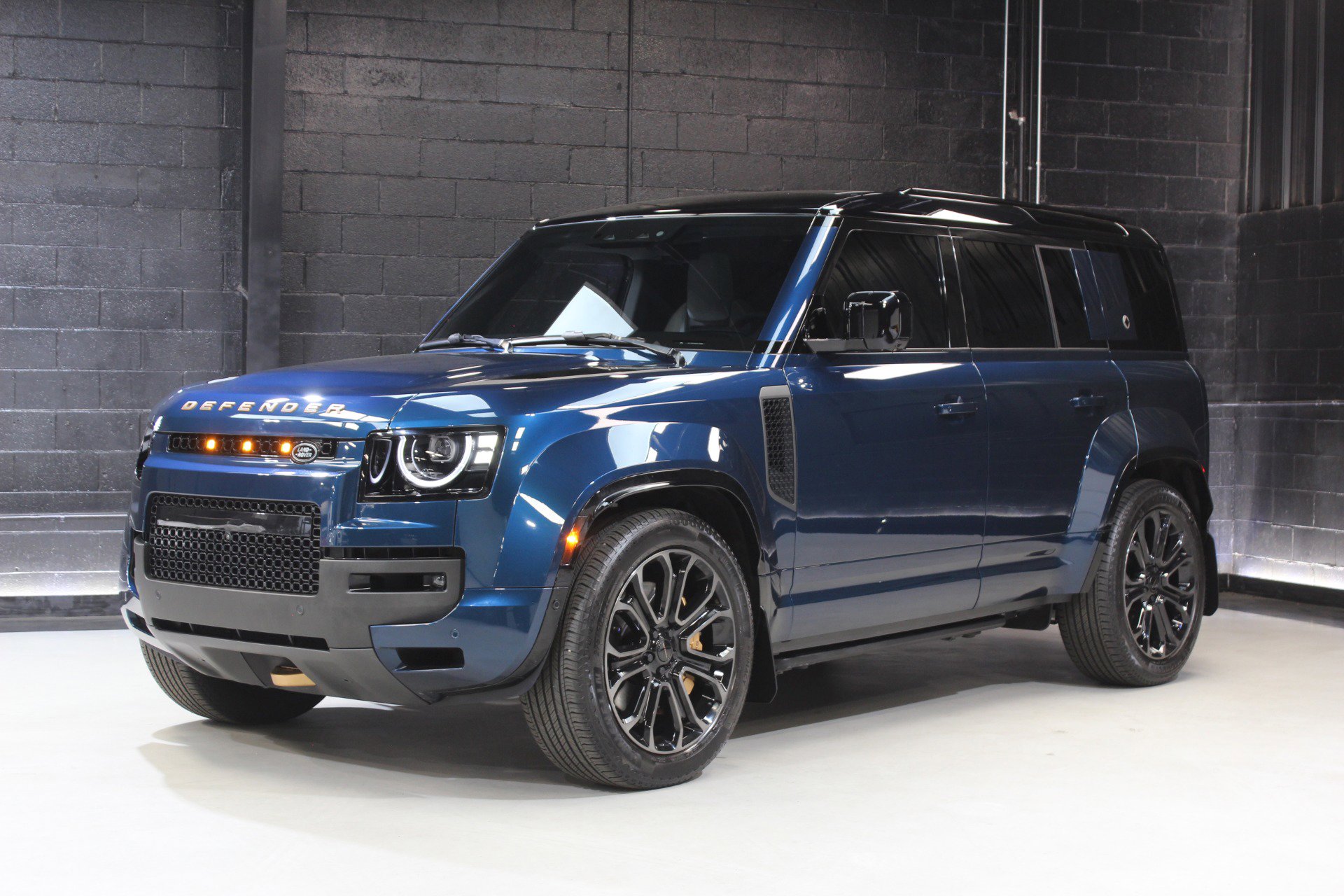 Used 2026 Land Rover Defender 110 image 4