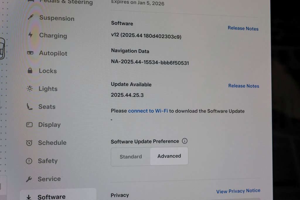 Used 2022 Tesla Model X image 32