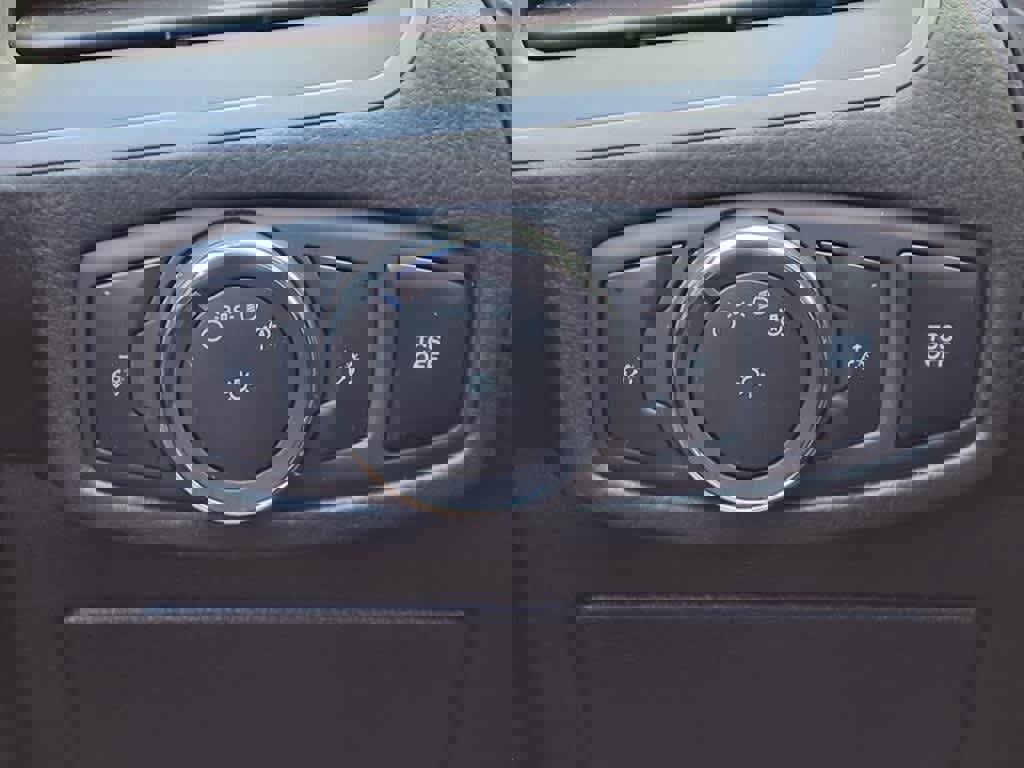 Used 2019 Ford Edge SE image 15