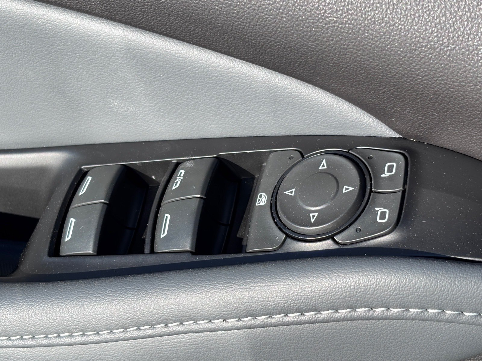 Used 2023 Buick Enclave Essence w/ Experience Buick Package FWD image 18