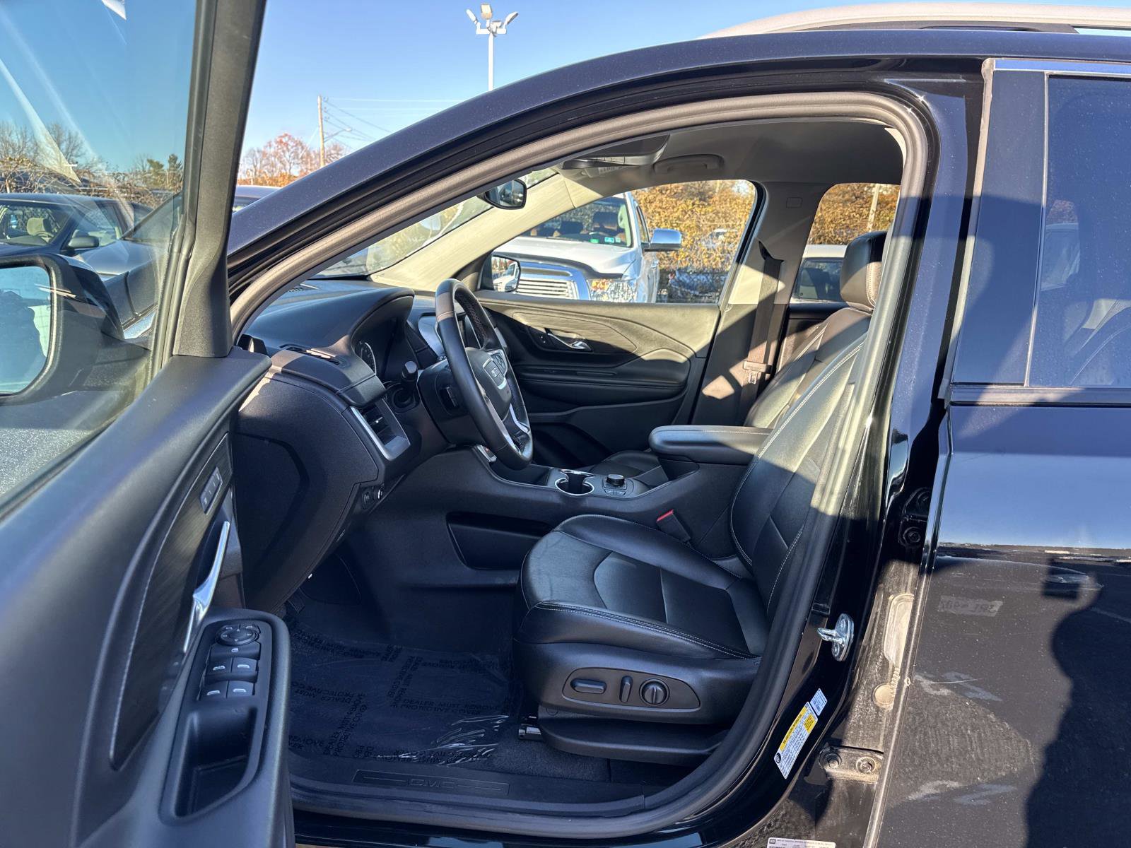 Used 2023 GMC Terrain SLT image 19