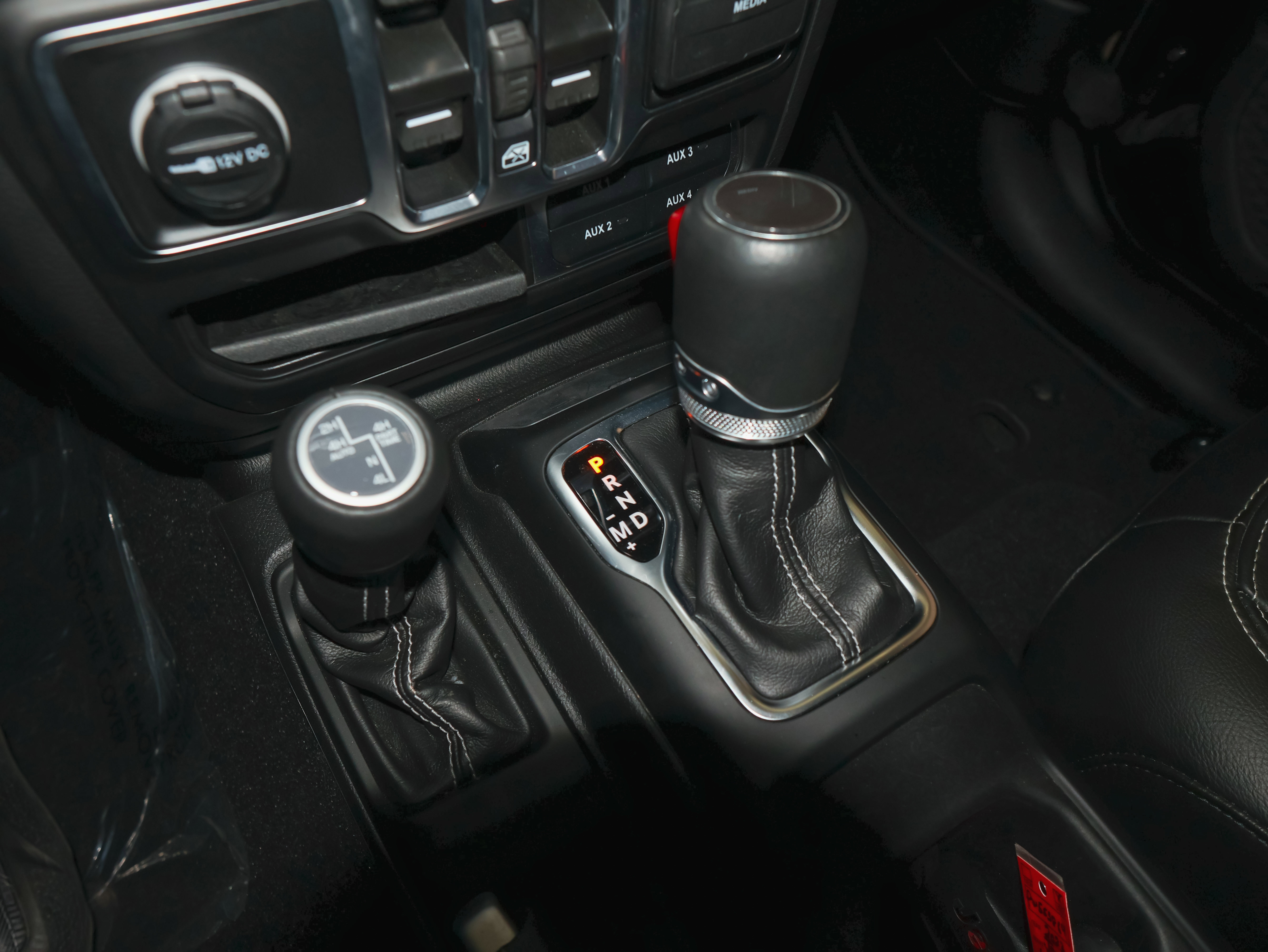 Used 2023 Jeep Wrangler Sahara w/ Cold Weather Group AWD/4WD image 30