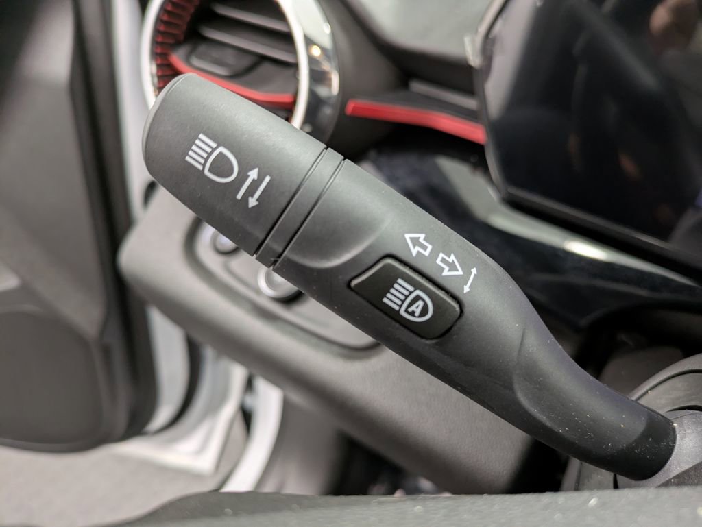 Used 2025 Chevrolet Trax RS w/ Driver Confidence Package image 18