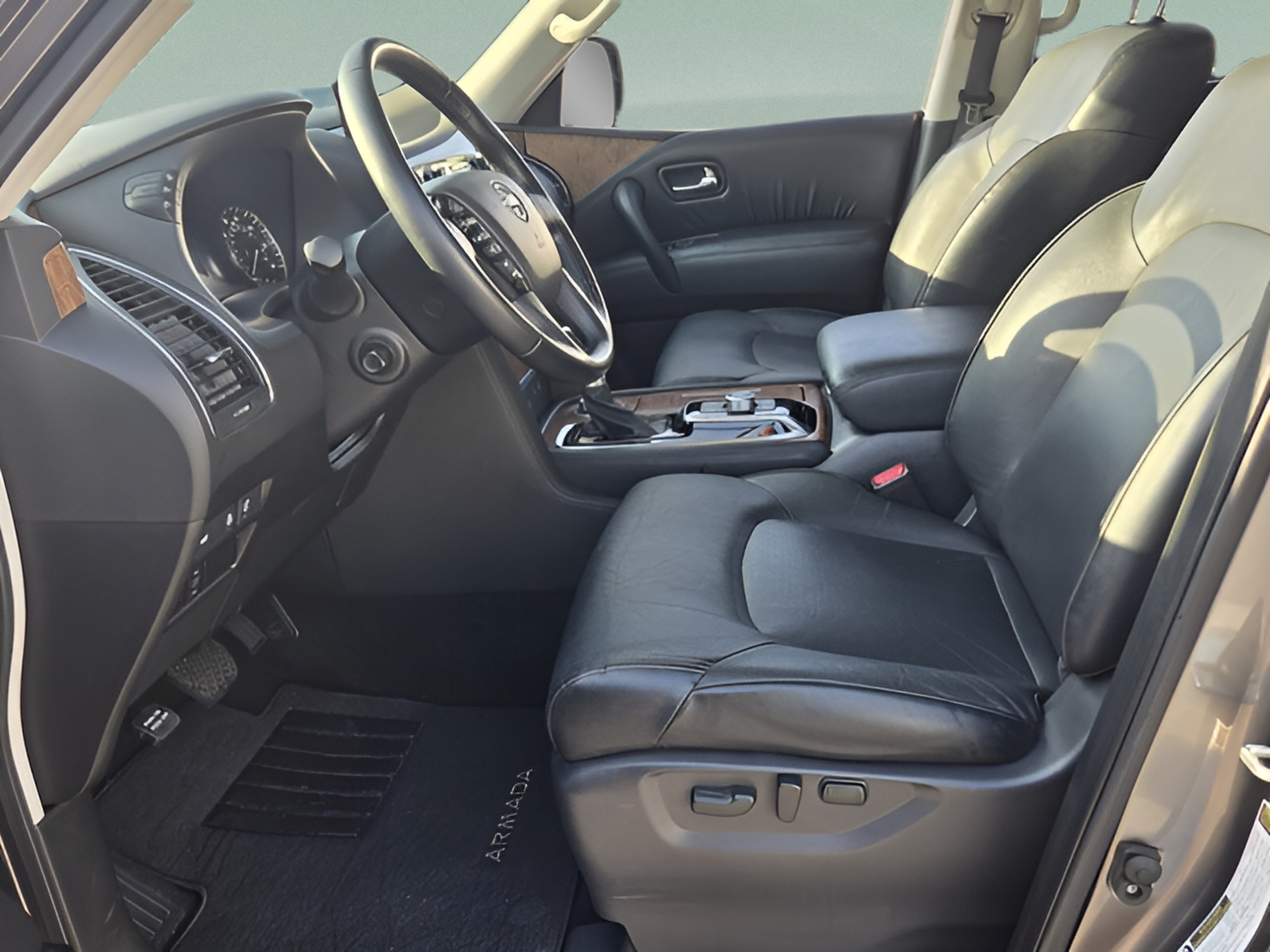 Used 2024 Nissan Armada SL w/ Captain's Chairs Package AWD/4WD image 9