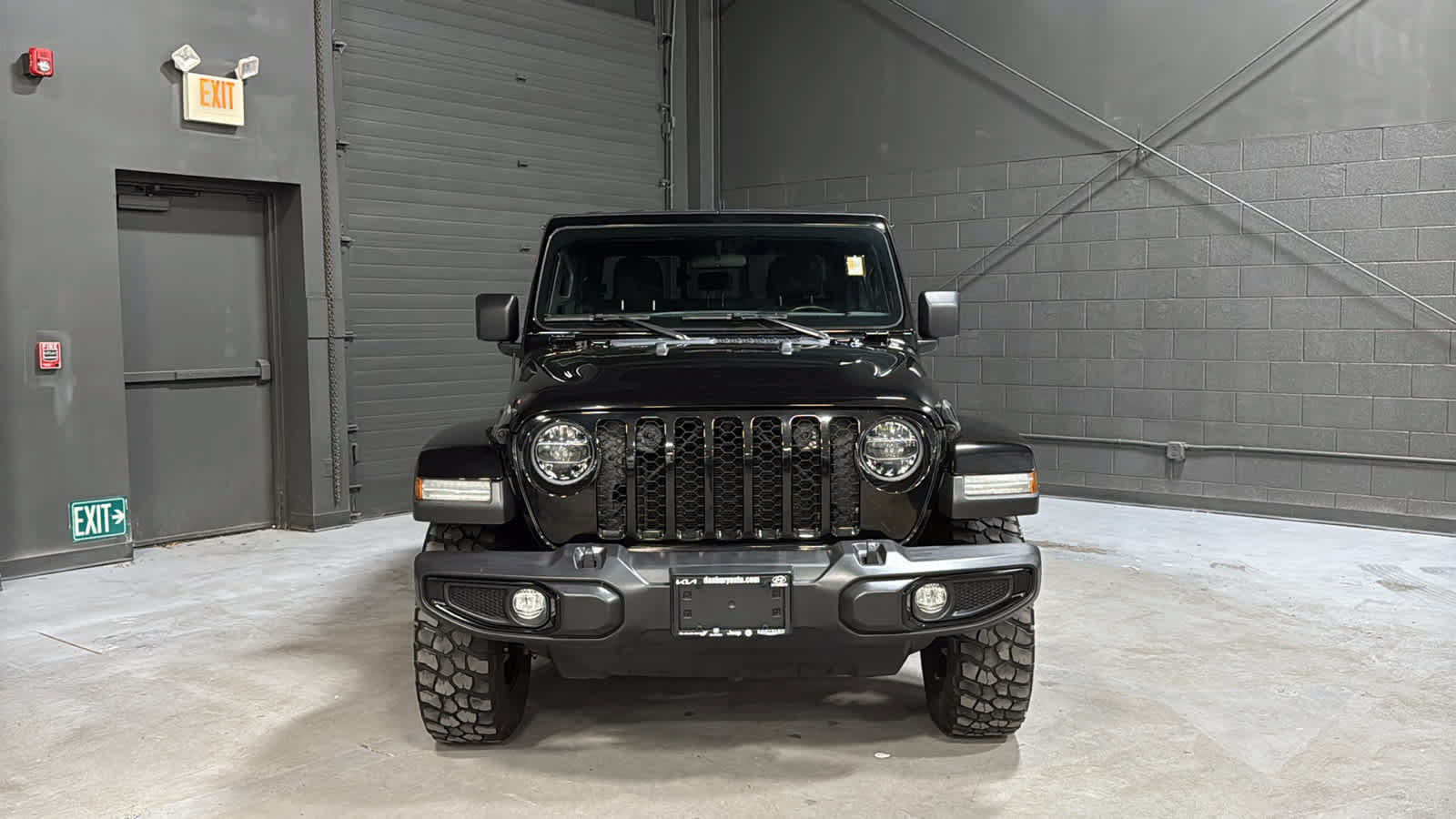 Used 2022 Jeep Gladiator Overland AWD/4WD image 2