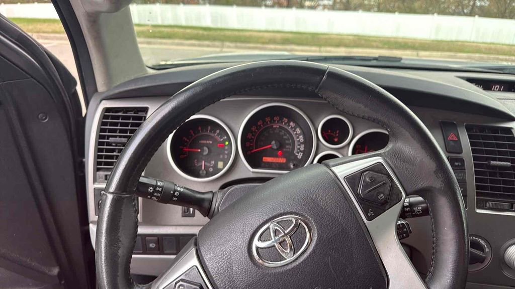 Used 2017 Toyota Sequoia SR5 w/ Premium Package image 8