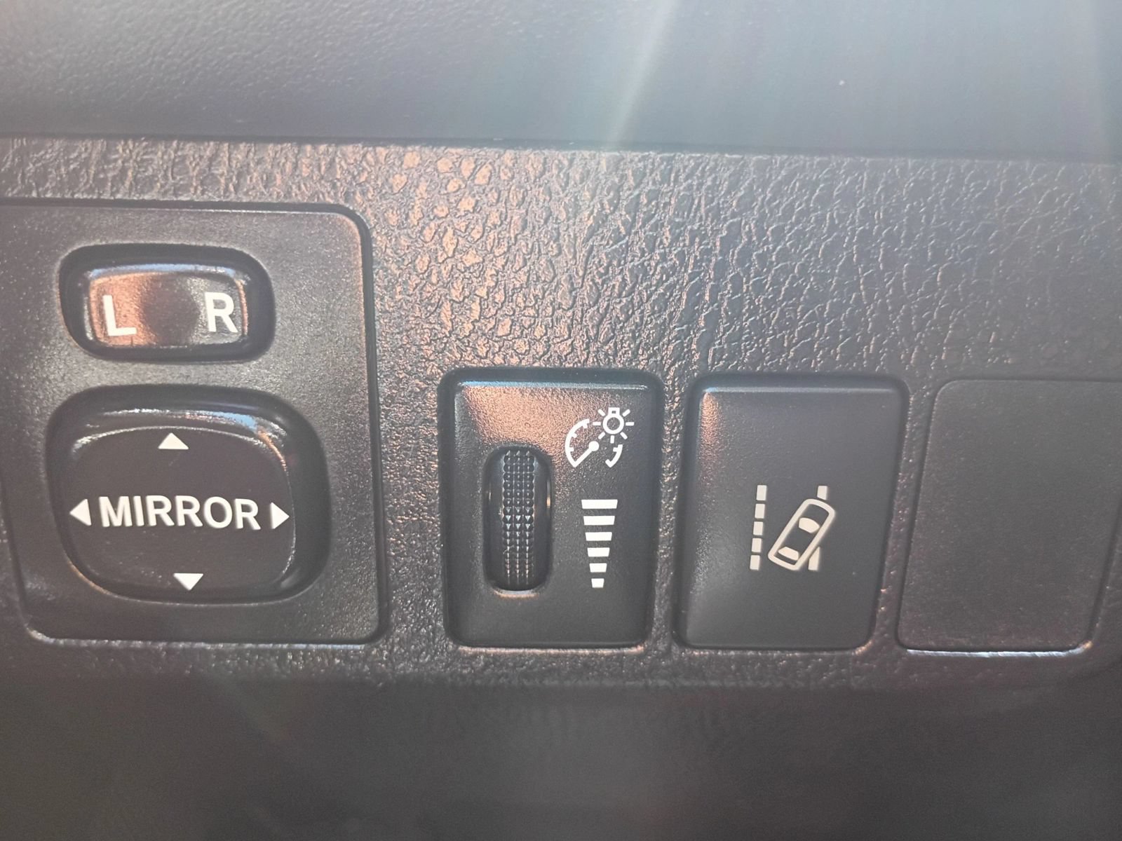 Used 2016 Toyota RAV4 Limited w/ Advanced Technology Package FWD image 16