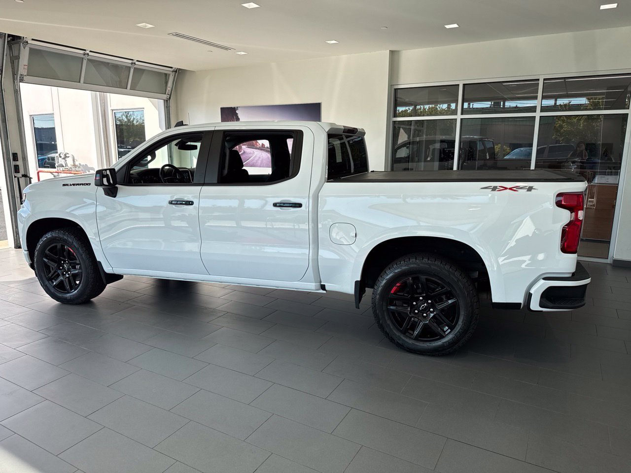 Used 2022 Chevrolet Silverado 1500 RST w/ Redline Edition AWD/4WD image 5