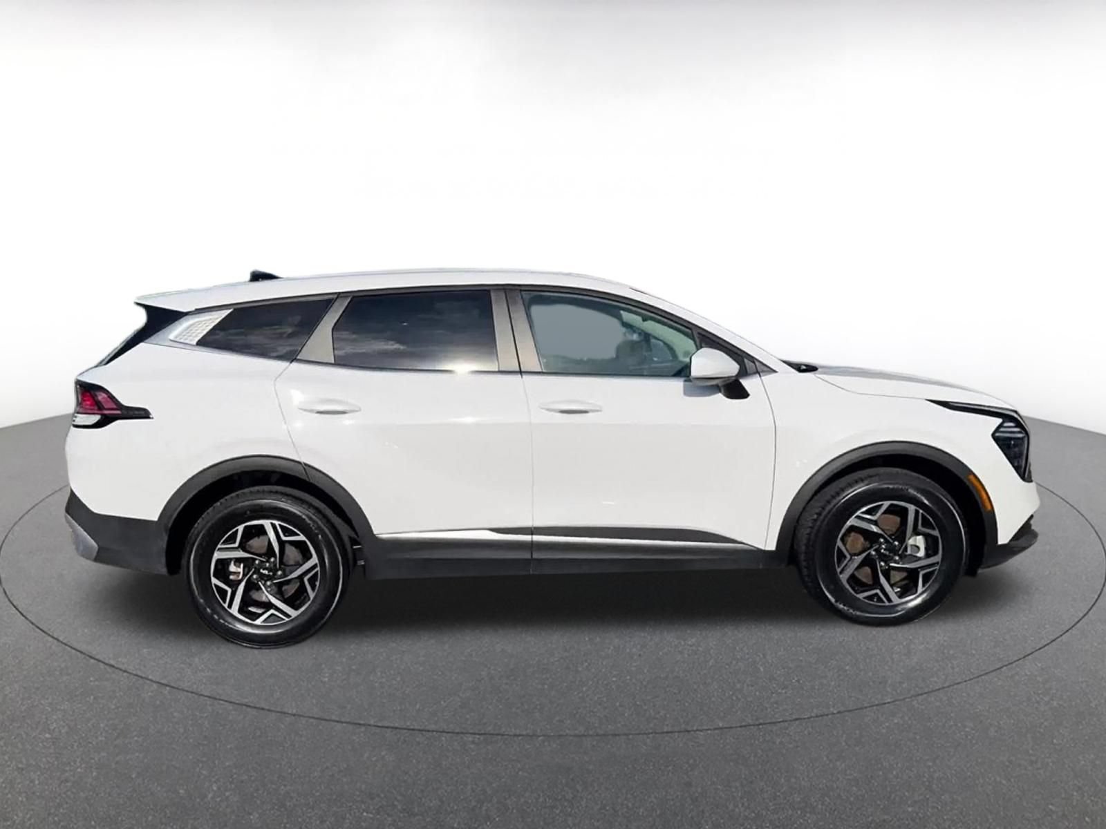 Used 2025 Kia Sportage LX AWD/4WD image 16