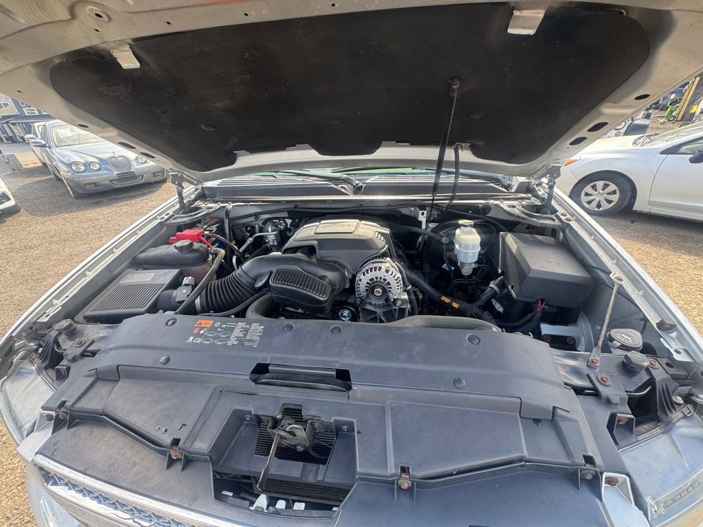 Used 2013 Chevrolet Avalanche LTZ image 17