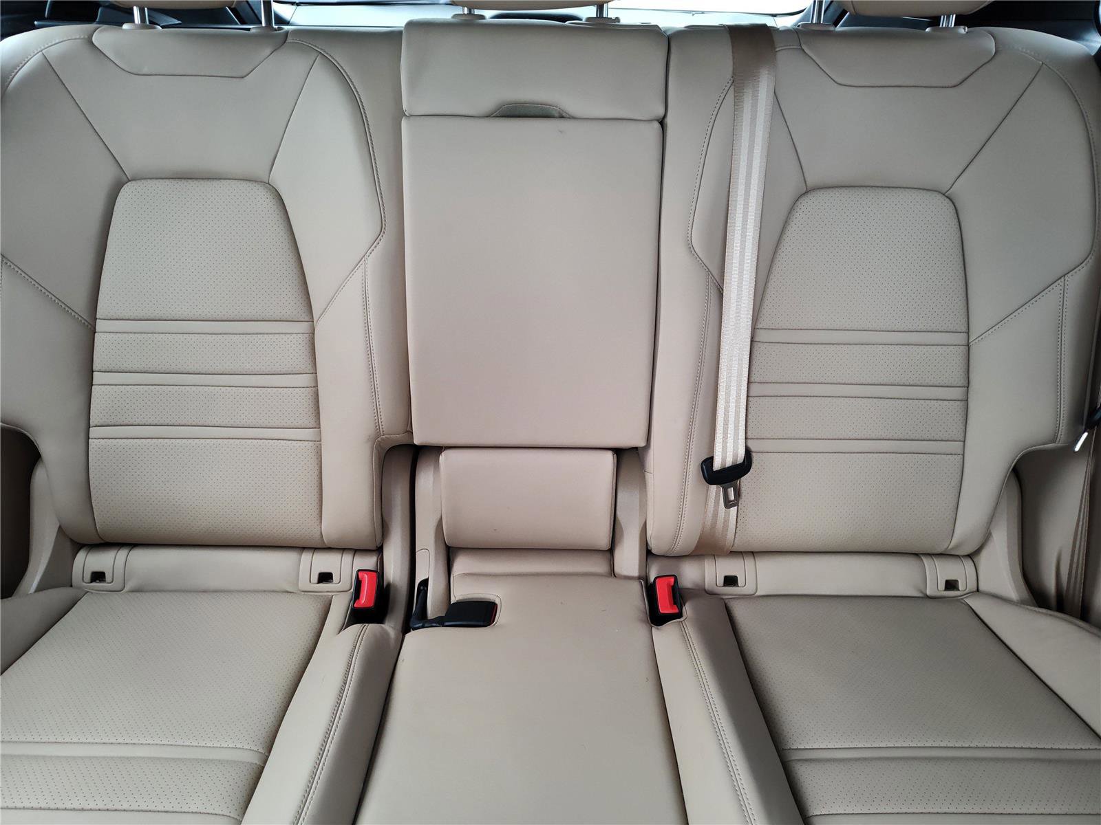 Used 2023 Porsche Cayenne Platinum Edition image 26