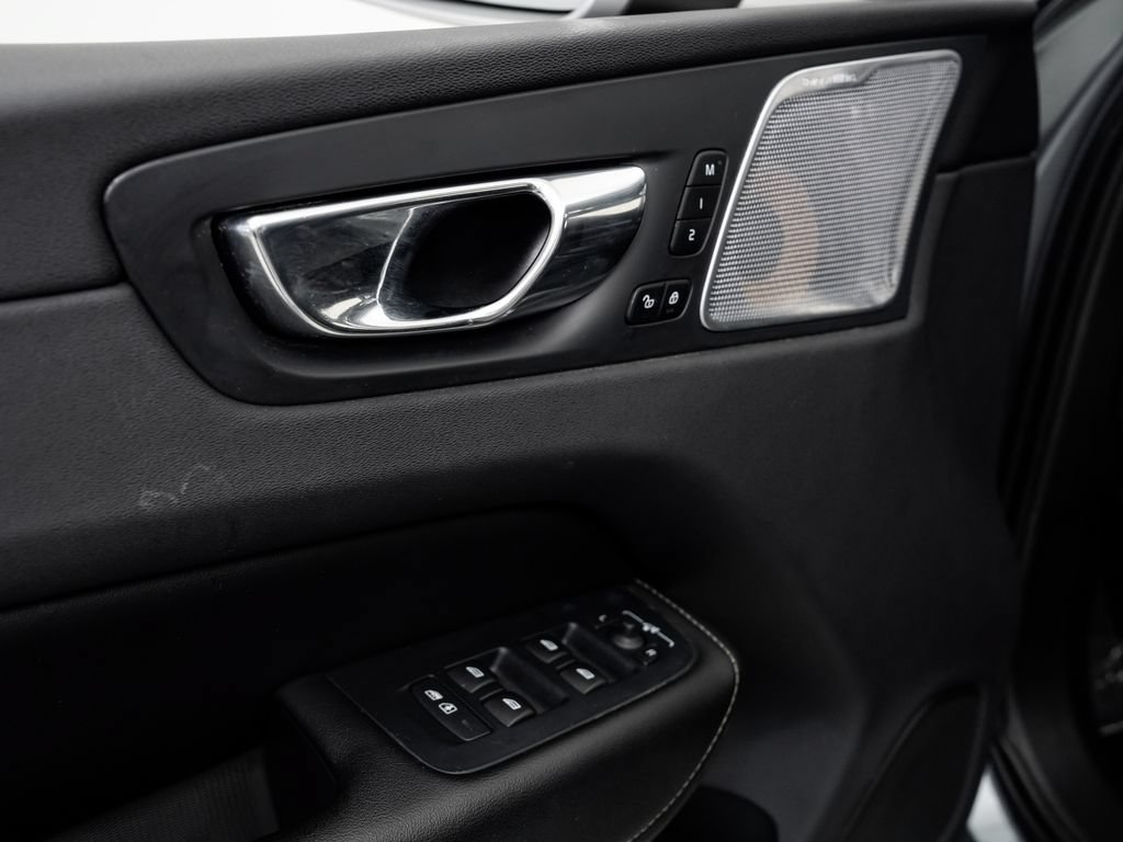 Used 2019 Volvo XC60 T8 R-Design w/ Advanced Package AWD/4WD image 9