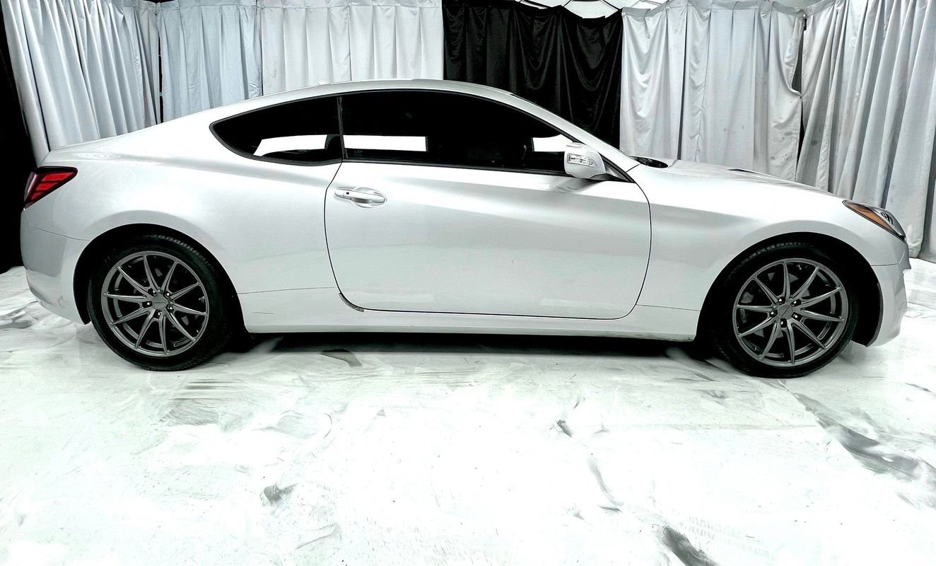 Used 2015 Hyundai Genesis 3.8 image 11