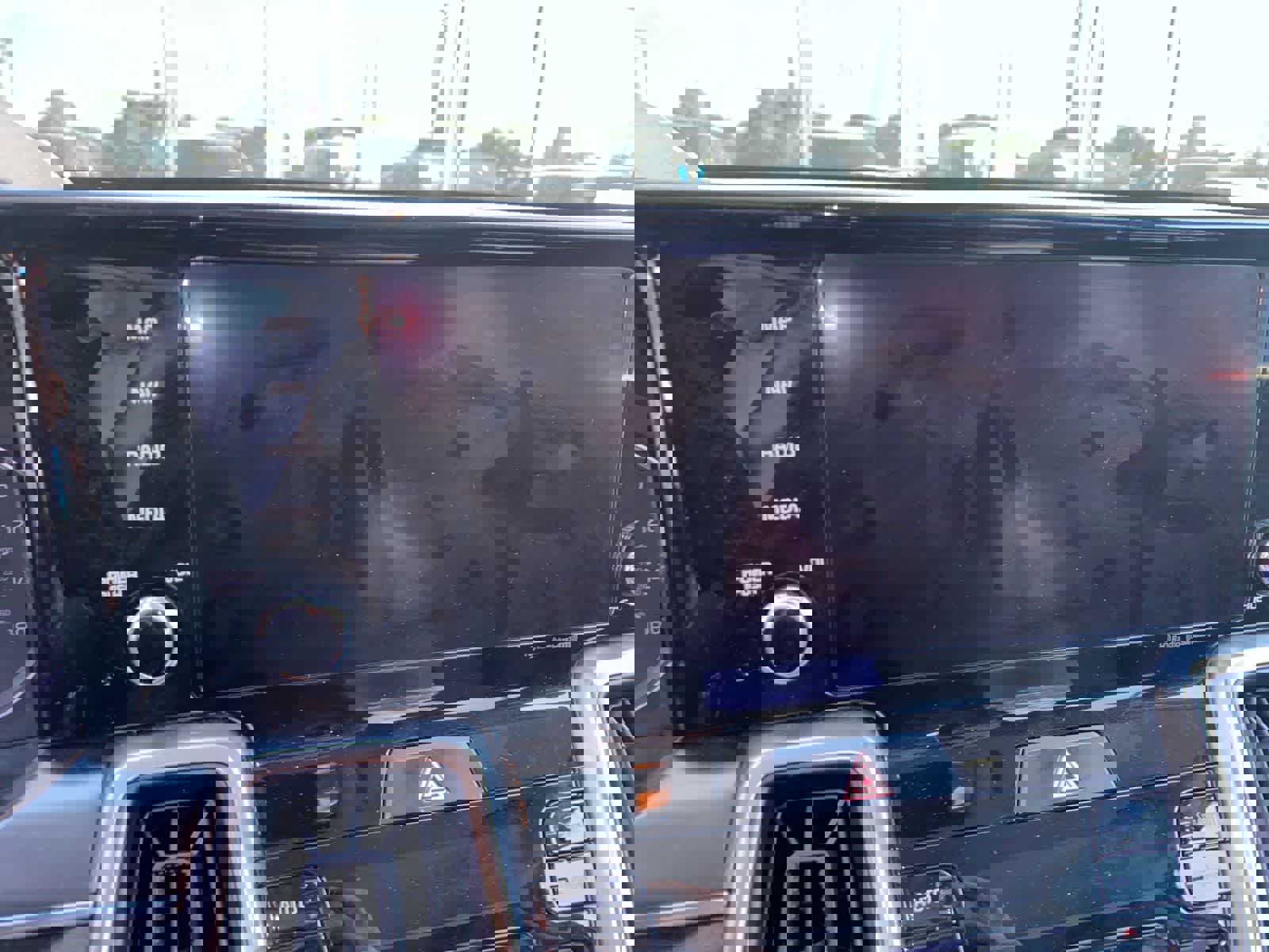 Used 2023 Kia Sorento S image 12